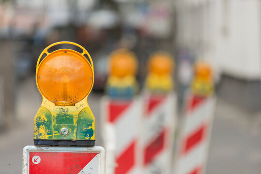 Warnleuchten an der Strasse