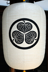 徳川家の家紋「三つ葉葵」の描かれた提灯