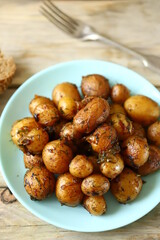 Selective focus. Macro. Fried potatoes in their skins on a plate. Rustic potatoes.