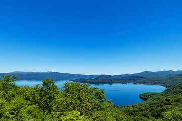 【青森県十和田湖】夏の十和田湖：紫明亭展望台から望む十和田湖はハート型