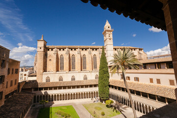 Fototapeta premium iglesia y claustro de Sant Francesc, 1281, Palma, Mallorca, Islas Baleares, España