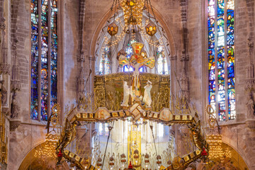baldaquino obra de Antoni Gaudí, capilla real, Catedral de Mallorca , siglo  XIII, Monumento Histórico-artístico, Palma, mallorca, islas baleares, españa, europa © Tolo