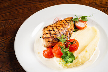 chicken breast with mashed potatoes