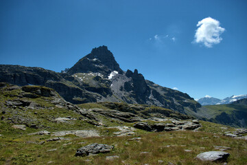 Fototapeta na wymiar Bergpanorama während der 5 Seen Wanderung auf dem Pizol in der Schweiz 7.8.2020