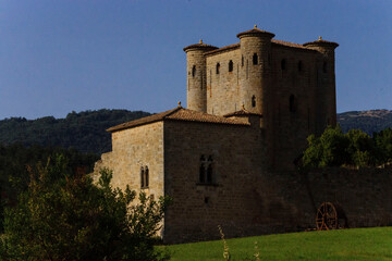 Fototapeta na wymiar castillo de Arques, siglo XIII,departamento del Aude, Languedoc-Roussillon, pirineos orientales,Francia, europa