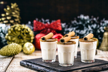 hot eggnog typical of Christmas, made at home all over the world, based on eggs and alcohol. called eggnog, Auld Man's milk, milk and pisco, momo cola, coquito or Crème de Vie or Eierlikör
