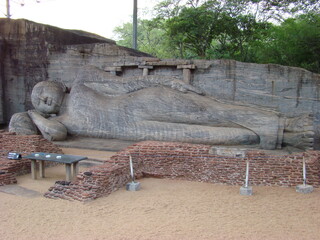 Obraz premium Sri Lanka laying buddha carved