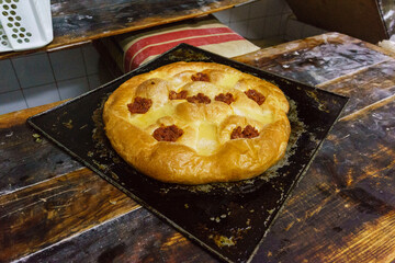 ensaimada de Tallades, tipica de los ultimos dias antes de cuaresma, horno de Can Guasp,...