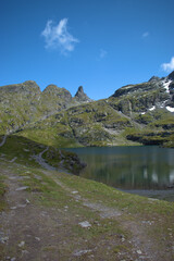 Kleiner alpiner See auf dem Pizol in der Schweiz 7.8.2020