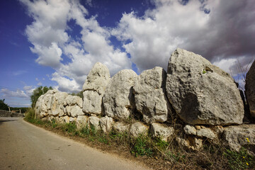 muralla de Es Pou Celat,  epoca talayotica (1300-123 a. C.) , restos de un antiguo poblado fortificado, Porreres, Comarca de Es Pla, Mallorca, Spain © Tolo