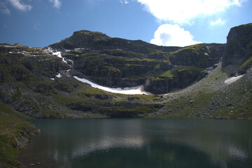 Kleiner alpiner See auf dem Pizol in der Schweiz 7.8.2020
