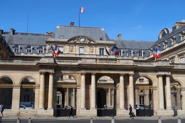 Fototapeta na wymiar Façade du Conseil d'État français au Palais Royal à Paris (France)