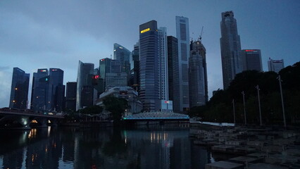 Fototapeta na wymiar Singapore skyline, river & Street