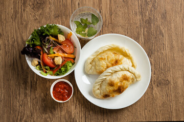 イタリアの具入りパン カルツォーネ　 Italian Bread (calzone)
