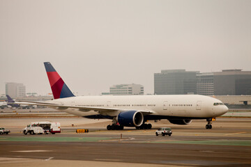 Obraz premium 空港の飛行機