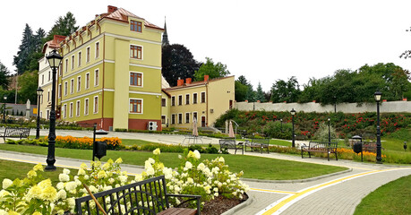 zamek, Rzeszów, Łańcut, fosa, mury, obronne, fortyfikacja, rynek, pomnik, rycerz, piast,  park, drzewo, skansen, zabudowa, drewniana, pies, kot, posiłem ,miska, panorama, park, las, krzyż cmentarz, dz