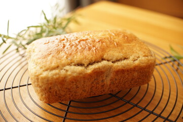 しっとり焼き上がったバナナケーキを召し上がれ
