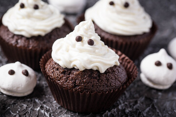 Cupcake in shape of ghost