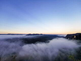 die Sächsische Schweiz im Morgenlicht und Nebel