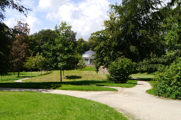 Hanau Staatsbad Wilhelmsbad mit Karussell im Park