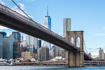 Fototapeta na wymiar Lower Manhattan skyline and Brooklyn Bridge
