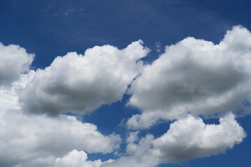 Obraz premium Beautiful cloud with blue sky natural background