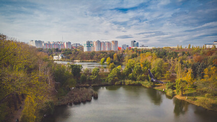 Obraz premium Beautiful afternoon in the autumnal park. Aerial view