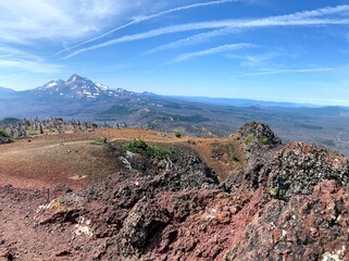 cascade peaks with contrails