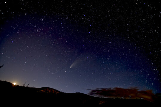 Comet NeoWise 2020 above Sullivan Butte in Chino Valley, with the Moon on the lower left and the Big Dipper in the center, Arizona