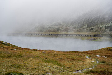 Neben über dem Oberalpsee, Kanton Uri, Schweiz
