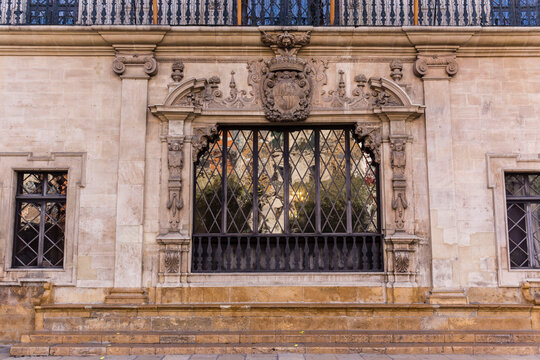 Sinofos bench in front of the facade of the City, Plaza de Cort, Palma, Majorca, Balearic Islands, Spain, Europe