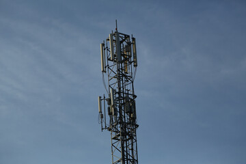 Mobile telecommunications relay tower