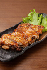 鳥もも肉の炙り焼き