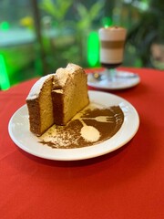 Café, pan, postre, tarde 