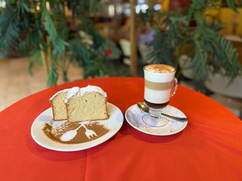 Caf&eacute;, pan, postre, tarde 