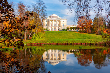Fototapeta na wymiar Pavlovsk palace in golden fall in Pavlovsky park, Saint Petersburg, Russia