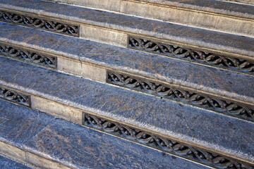 Stair steps with decorative grid 