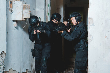 Three rangers entering the sector and aiming in different spots.