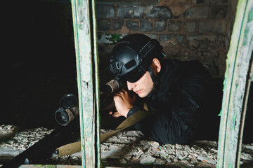 Obraz na płótnie Canvas Special forces sniper aiming a target.