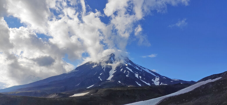 Koryaksky volcano (Koryakskaya volcano). Kamchatka.