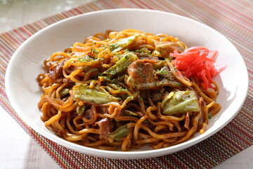 食卓のソース焼きそば