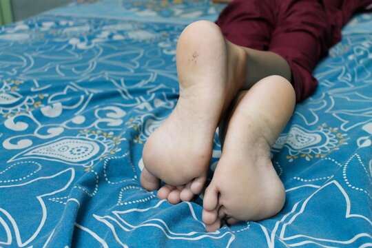 Latina girls feet