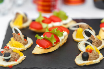 Sandwiches with tomatoes, lettuce and olives