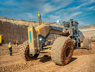 Obraz premium machines diamond mine