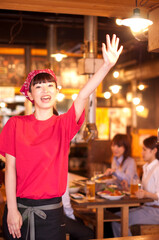 笑顔の女性店員