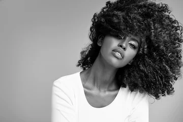Schönheitsporträt der Afrofrau. © neonshot