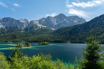 Obraz na płótnie Canvas view on the beautiful zugspitze mountain and the eibsee