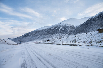 Fototapeta na wymiar highway on snow covered plateau