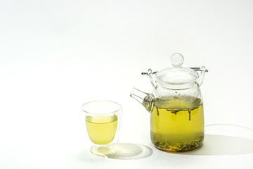冷たい日本茶　 Cold Japanese green tea