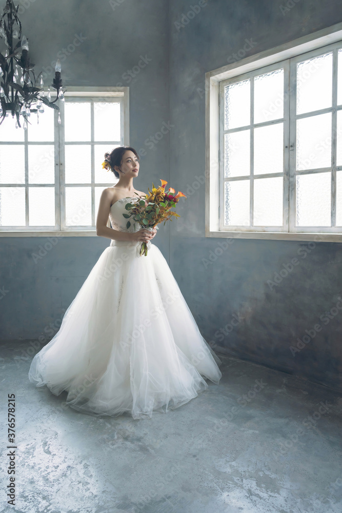 Aufkleber ウェディングドレスを着た女性　ブライダルイメージ　ウェディング　結婚式